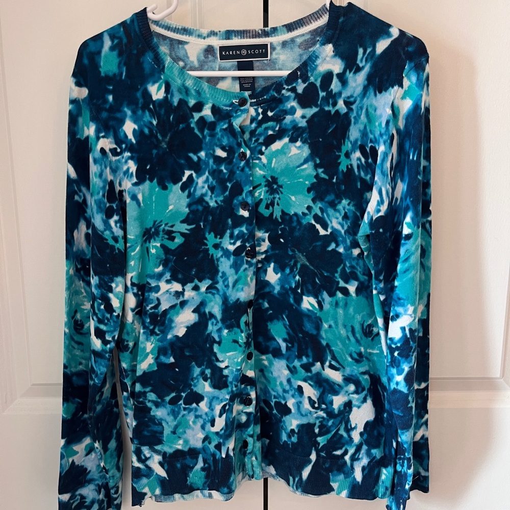 Karen Scott Blue Graphic Buttoned Blouse